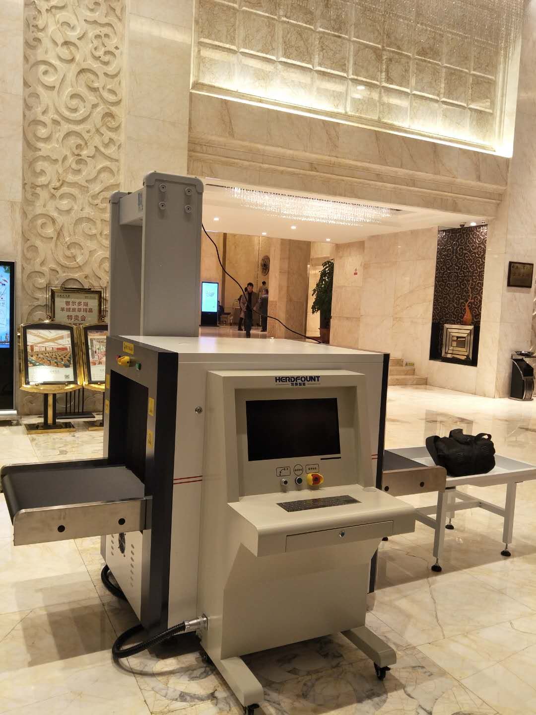 牧原安檢設(shè)備-2018湖北兩會(huì)